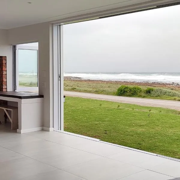 Family Beach House in Gouritz, hotel in Gouritzmond