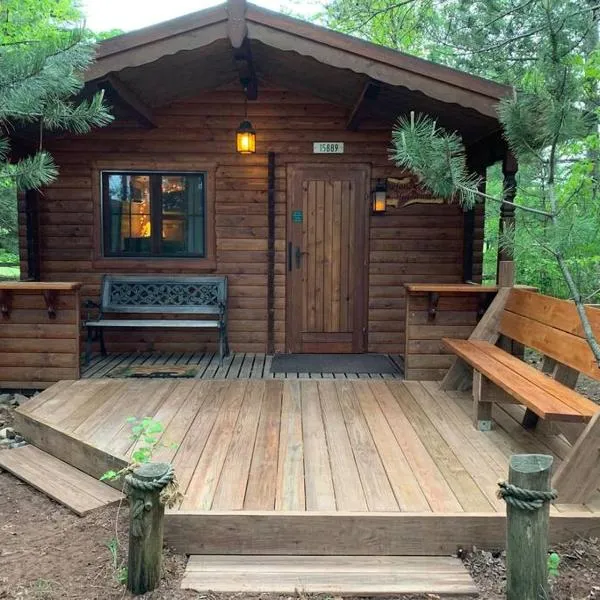 Honeybear Hideaway Cabin, hotell sihtkohas Hayward