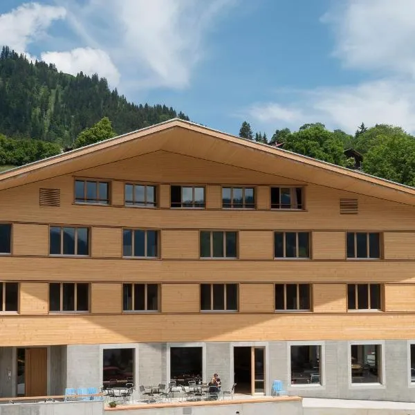 Saanen Gstaad Youth Hostel、グスタードのホテル