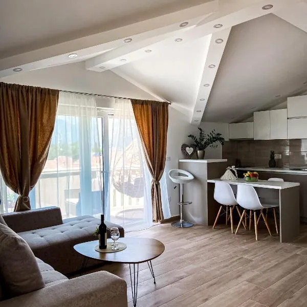 Mavalux apartments, hotel in Tivat