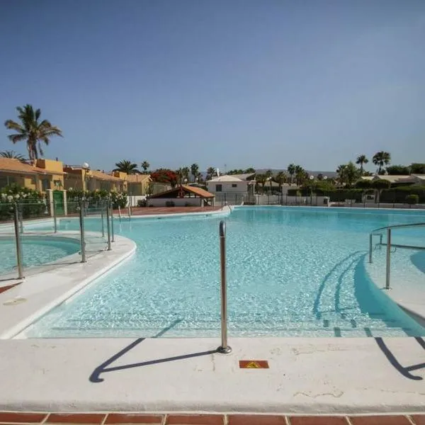 cozy & modern bungalow w/private garden bbq+wifi, hotell Masplaomases