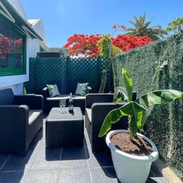 cozy & modern bungalow w/private garden bbq+wifi, hotel v destinaci Maspalomas