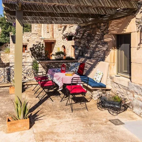 ILAKATI House, Megalo Horio village, Tilos Island, hotel in Megálon Choríon