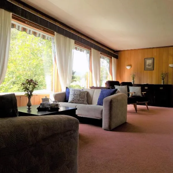 Kråkehaugen Feriehus, a perfect holiday retreat near Åheim, Hotel in Åheim