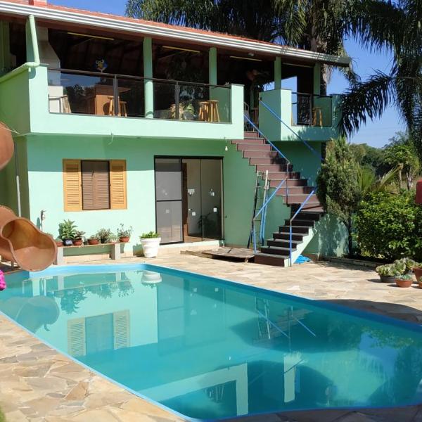 Casa Lot Fechado, Churrasqueira, Piscina, Toboágua, parque para crianças , Internet