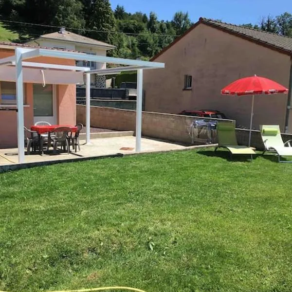 Le Coin Tranquille au pied du Puy de Dôme, хотел в Понжибо