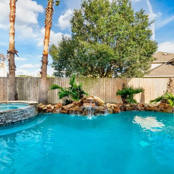 Perfect Getaway with POOL, SPA, and Private Gym, hotel in Spring