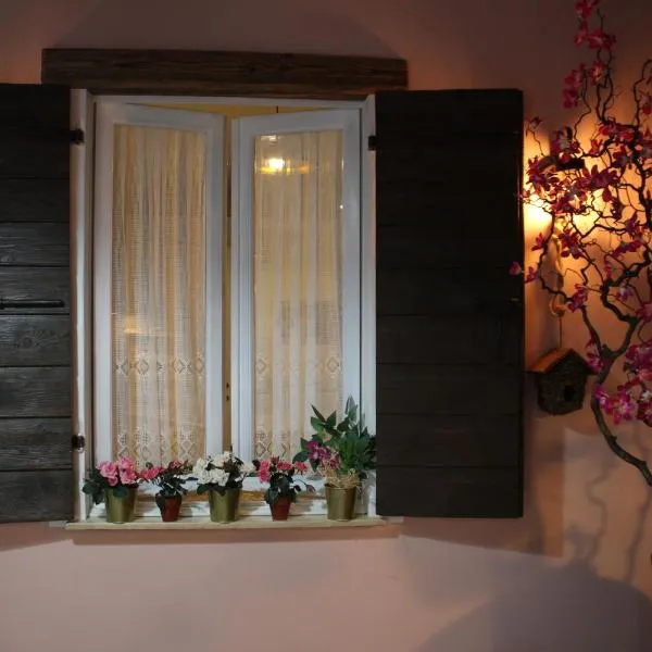 Appartamento Balcone fiorito, hotel v destinaci Fonzolo