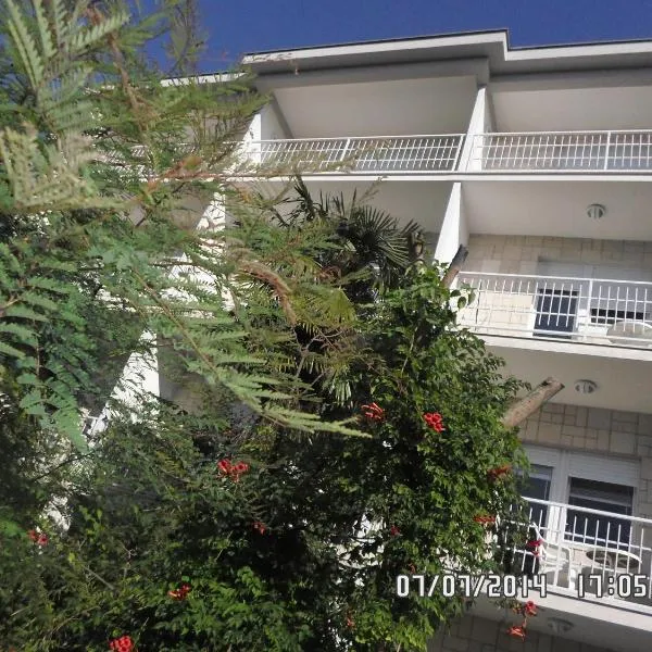 House Danica Apartments & Rooms, viešbutis Sukošane