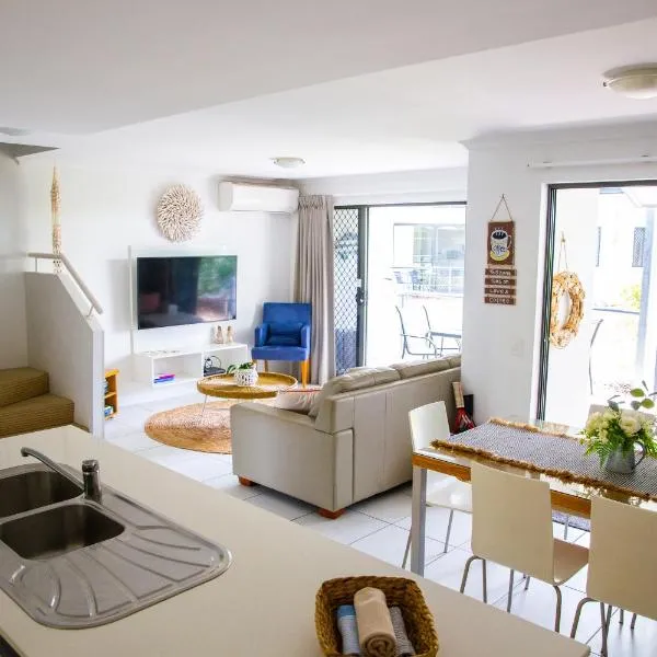 Tropical Getaway in 2 Bedroom Unit in 4 star Resort, hotel en Noosaville