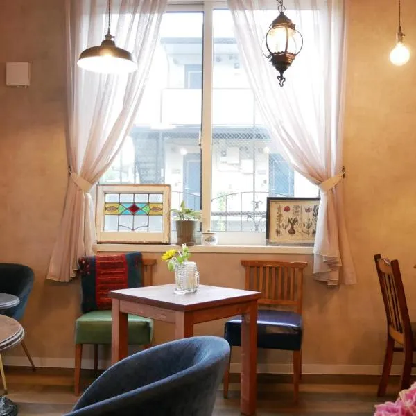 7 Rooms Hotel & Cafe - 30mins from Disneyland, hotel v Tokiu