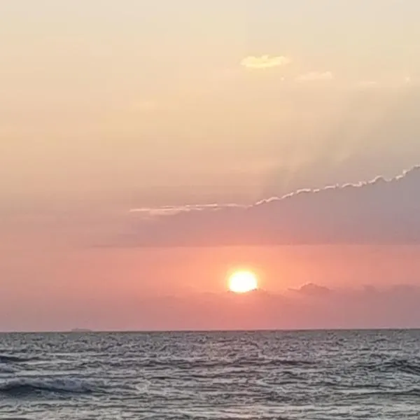 Rainbow Surf Beach, hotel in Koggala