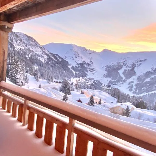 Vue panoramique sur les montagnes plein Sud - T2 Skis aux pieds, Piscine & Spa, hotell i Flaine
