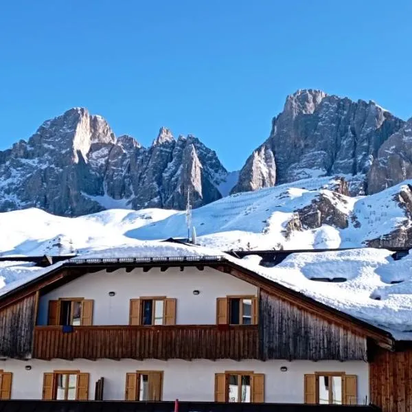 LA PULCE INNEVATA - mansarda sulle piste, Dolomiti Affitti, ξενοδοχείο σε Passo Rolle