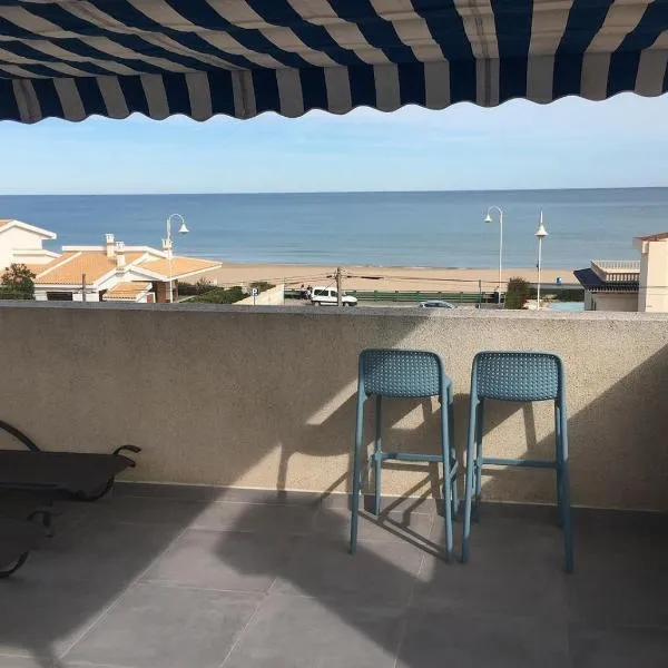 Beach House Guardamar Playa، فندق في غواردما ديل سيجورا