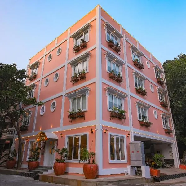 Hotel Aura by Woco Stays, hotel in Puducherry