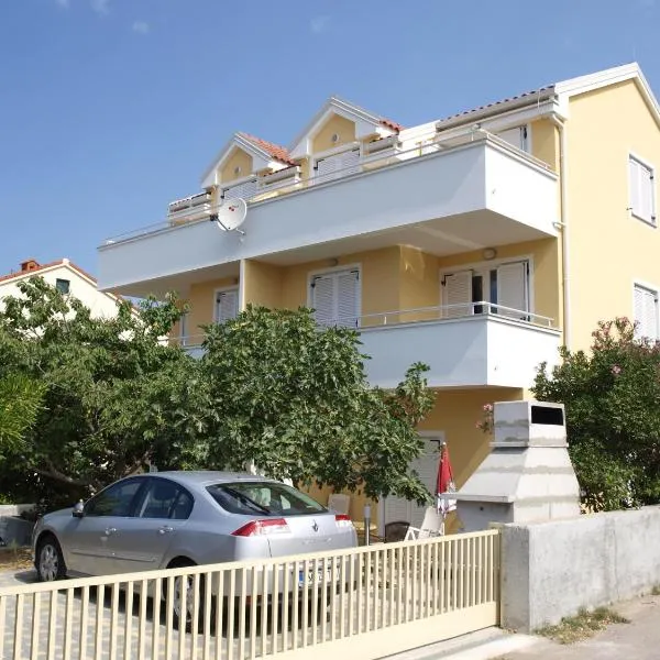 Apartments Pečnik, ξενοδοχείο σε Povljana