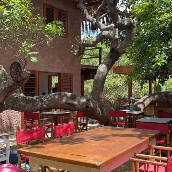 Vulva Caraíva Hostel e Pousada para Mulheres, hotel in Caraíva