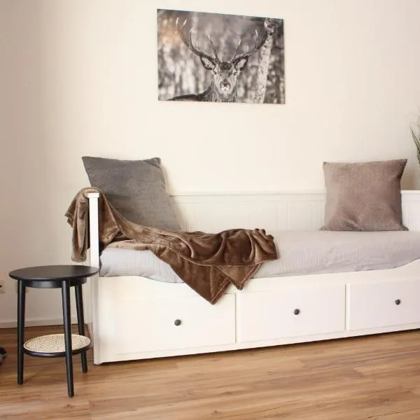 EG Apartment - WLAN - Terrasse - Parkplatz, hotel in Buchenberg