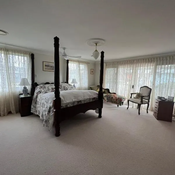 Luxury 4 bedroom house, ξενοδοχείο σε Deewhy