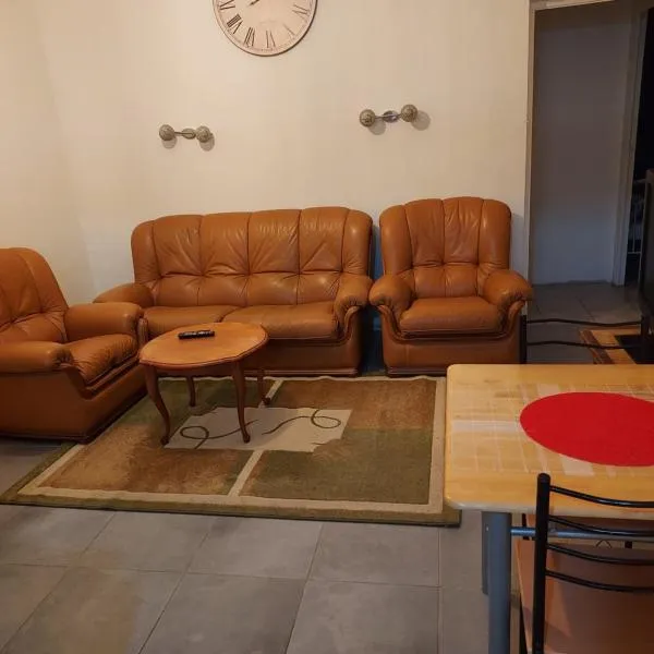 Appartement meublé avec deux chambres, hotel in Moulins