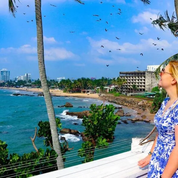 Modern luxury Condo,3 bedroom and 3 bathrooms, hotel in Mount Lavinia