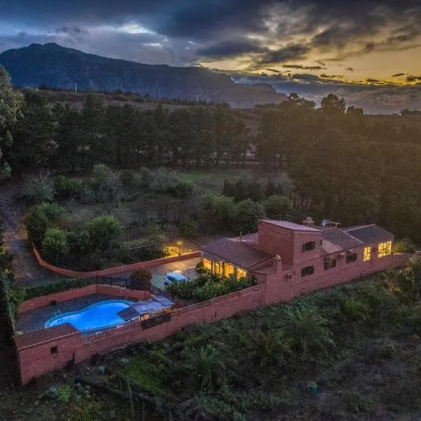 Villa Rural EL Poleo D&R con Piscina Climatizada Privada y Solárium, hotel in Pico de Viento