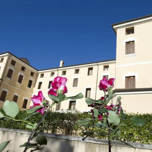 Villa Scalabrini, hotel Crespano del Grappában
