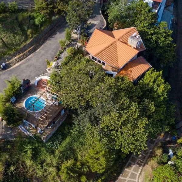 Mansion Dubai-Mountain-Jacuzzi-4BR-Jamaca De Dios, hotel v destinaci Jarabacoa