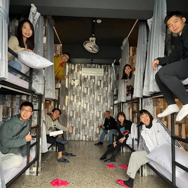 Topbunk Hostel, hotel u gradu Chishang