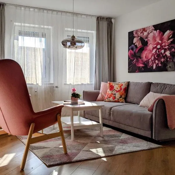 Cozy Apartment with Parking Garage near Outlet, hotel v destinaci Metzingen