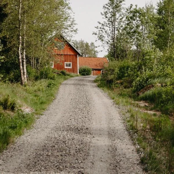 En lantlig idyll med skogen precis utanför dörren!, hotell i Gällared