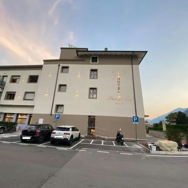 Hotel Shangri-La, hotel in Ala