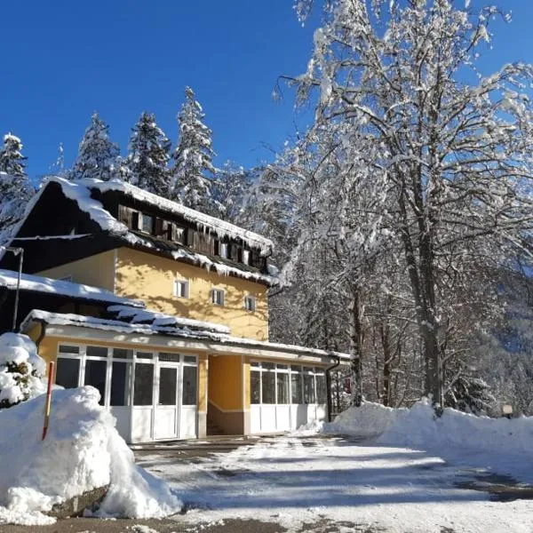 Rooms Barovc by the Lake Jasna, hotel v destinaci Kranjska Gora