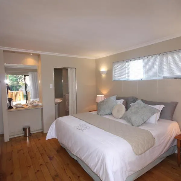 Tri-Angle B&B and Wellness Salon, hotel di Adelaide