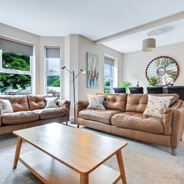 Quay House, North Coast 6 bedroom holiday home, Hotel in Ballycastle