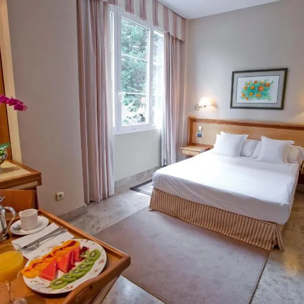 VP Jardín de Tres Cantos, hotel v destinaci Tres Cantos