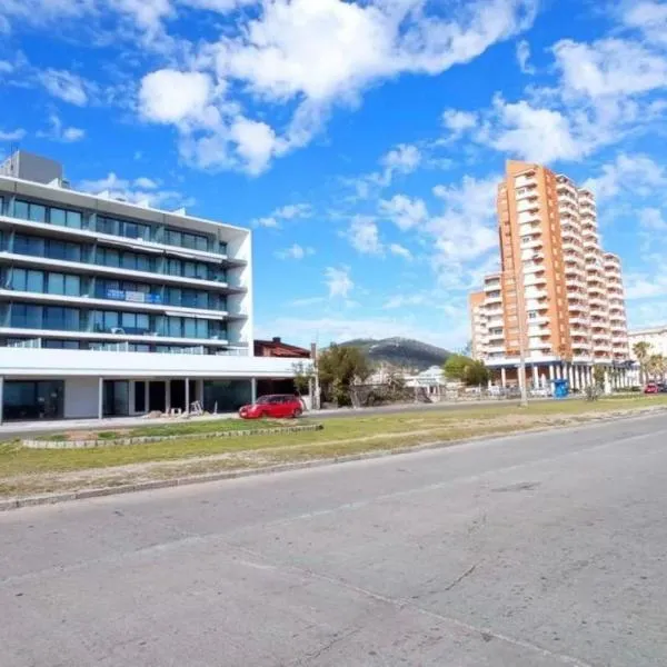 Cómodo apartamento frente al Mar, hotel in Piriápolis