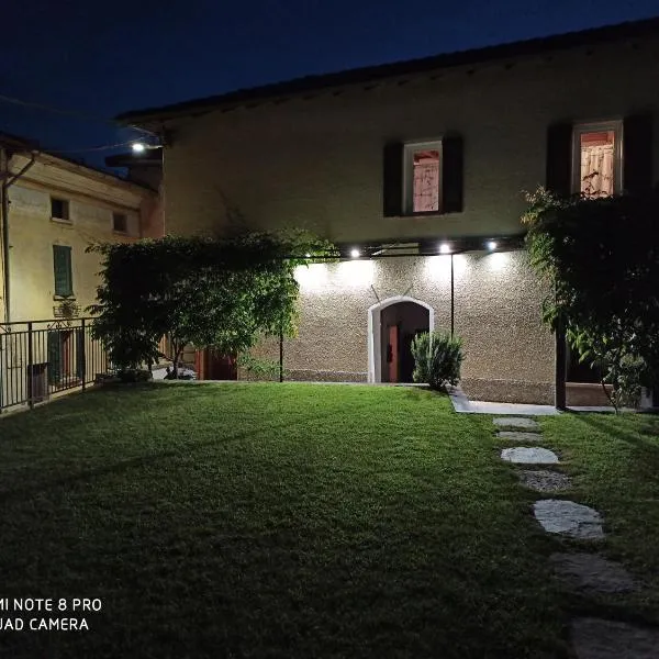 Casa Olmi Dependance: Castiglione dʼIntelvi'de bir otel