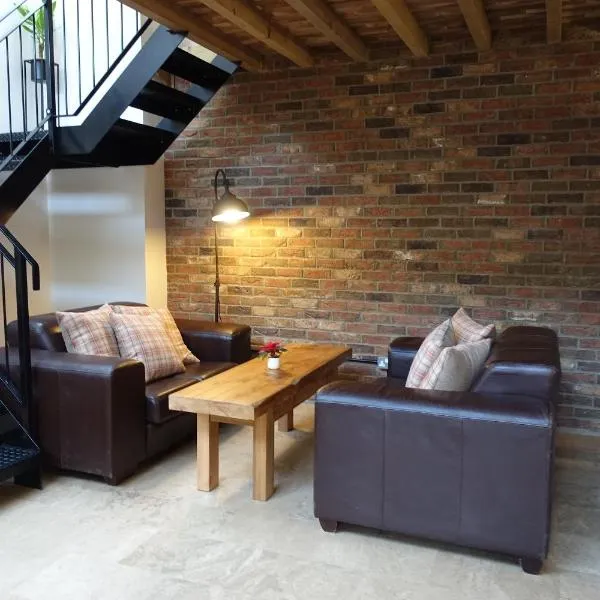 The Workshop, in 18th century Lothersdale Mill, BD20 8EN, hotel v destinaci Keighley