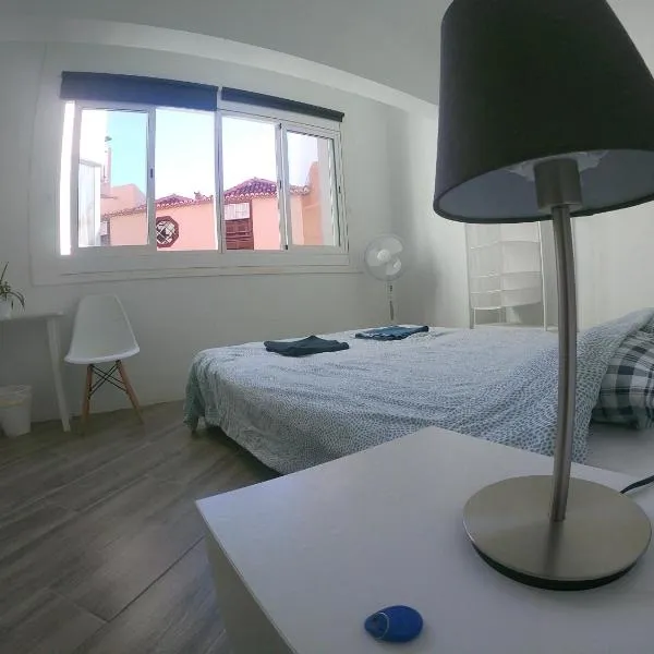 Room with Private Bathroom - Vivienda Vacacional Out of Blue, hotel v destinaci Santa Cruz de la Palma