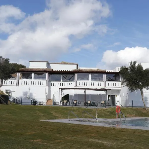 Hostal Restaurante Benalup Golf, hotel in Los Badalejos