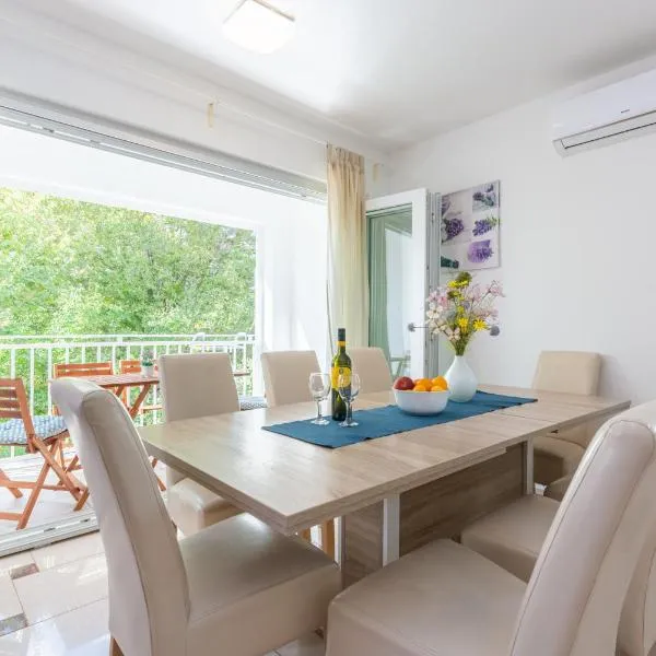 Apartment Lovorka 5, hotel in Baška