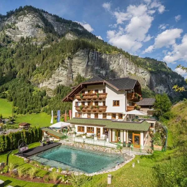 Natur- & Auszeithotel Hüttenwirt, hotel in Karteis