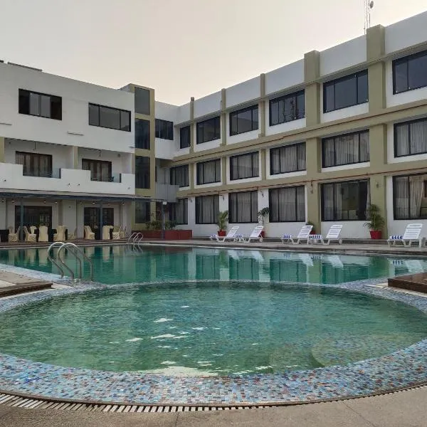 Inspira Resort & Spa, hotel in Khadoli