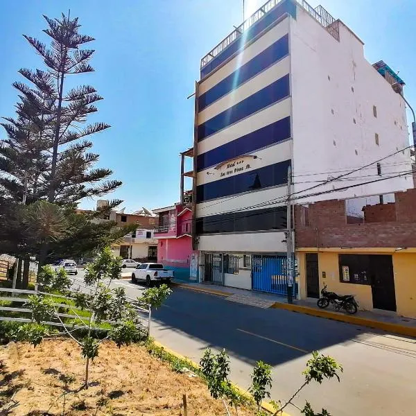 Hotel Residencial Los Tres Pinos, hotell i Reque