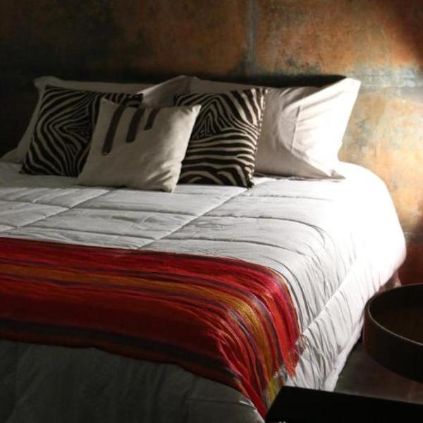 Excelente quarto com cama de casal king em casa perto do aeroporto de Curitiba - Foto 2