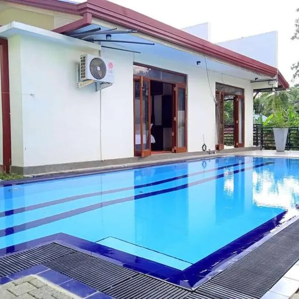 Heaven Thalalla- 4BHK Superior Villa With Private Pool and inside apartments, hotel v destinaci Talalla South