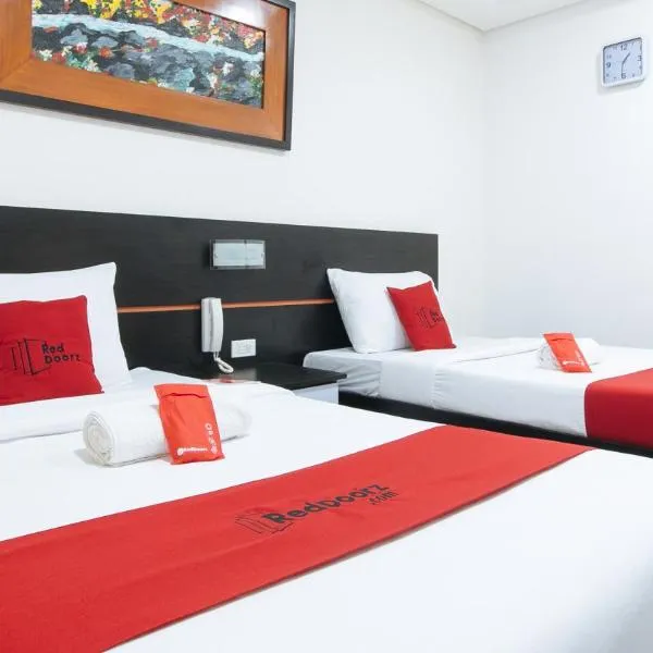 RedDoorz @ Greenview Hotel and Restobar Masbate, хотел в Масбате