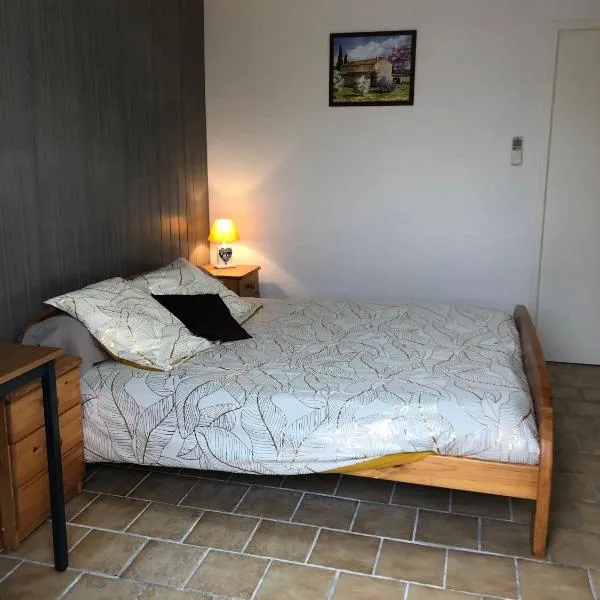 AU MIMOSA - Chambre d'hôte Le Laurier, hotel v destinaci Passa